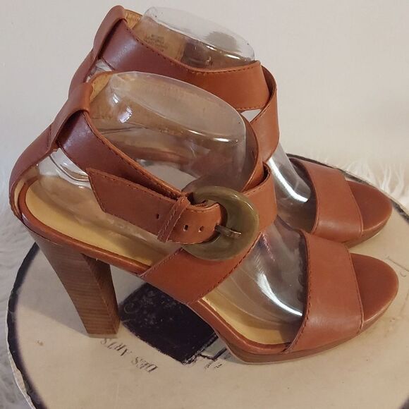 - Bandolino Leather Strap Open Toe High Heels - Picture 4 of 11